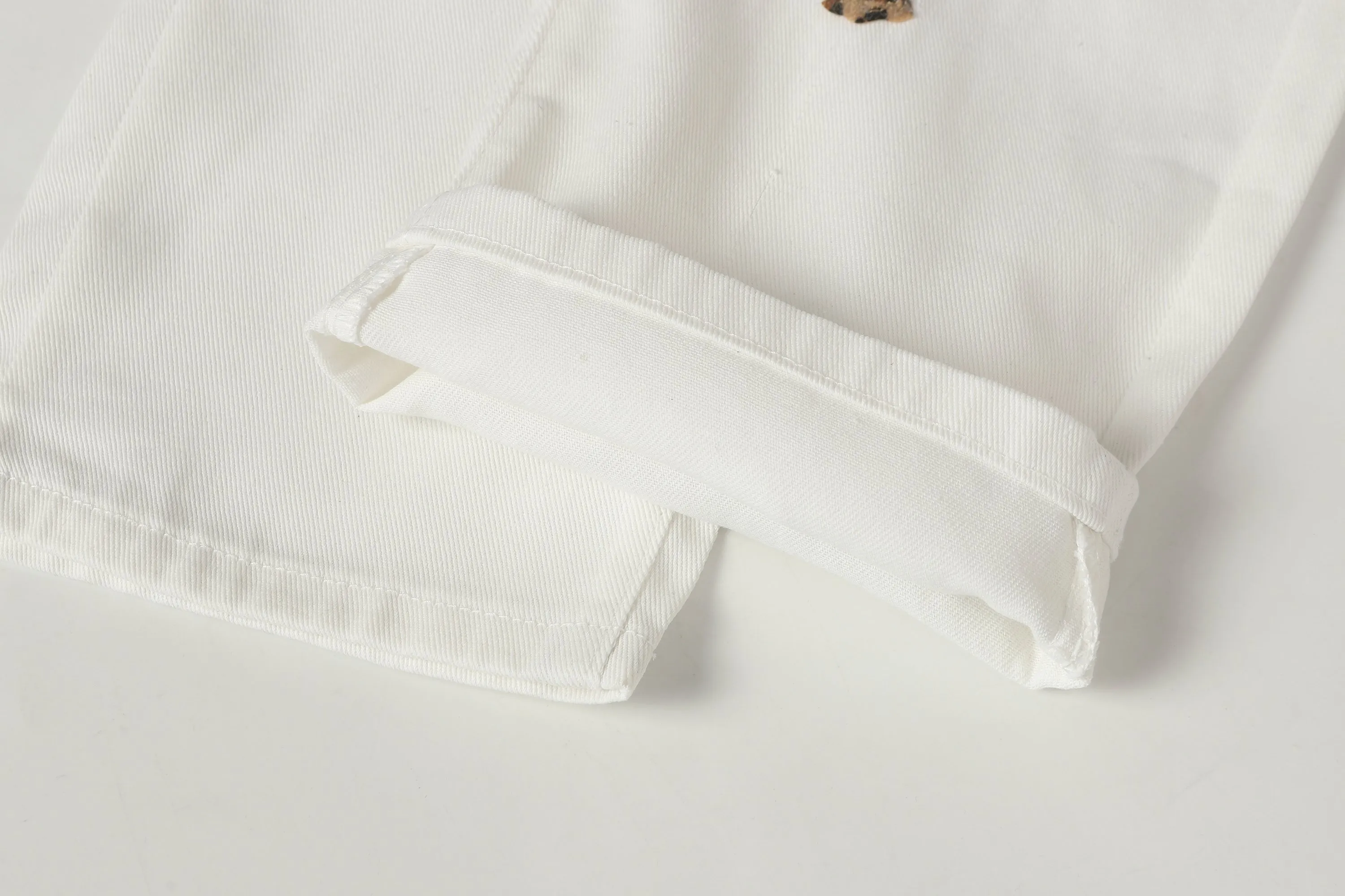 P280 -Chrome Hearts/Chrome Hearts 25ss classic white cow series colored leather cross washed color cloth unisex denim trousers -Vibe style straight stacked god-level version -carbon fine bias denim color cloth -old vintage complete set of hardware - Chrome Hearts white cow series The high version uses high-ounce custom fabrics, fermentation washing and soft color fixation, soft and thick to wear, the details are all hand-polished and manufactured with craftsmanship, all-over jacquard fabrics, unique design style After multiple processes to create a full retro feel, a niche and unique non-contrast shirt, custom-made distressed spray-painted buttons, every detail is crafted with craftsmanship. Color: Picture color Code number: 28-36